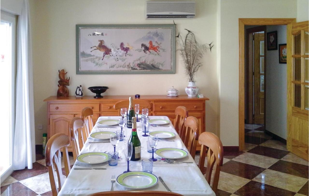 Awesome Home In Portman With Kitchen エクステリア 写真