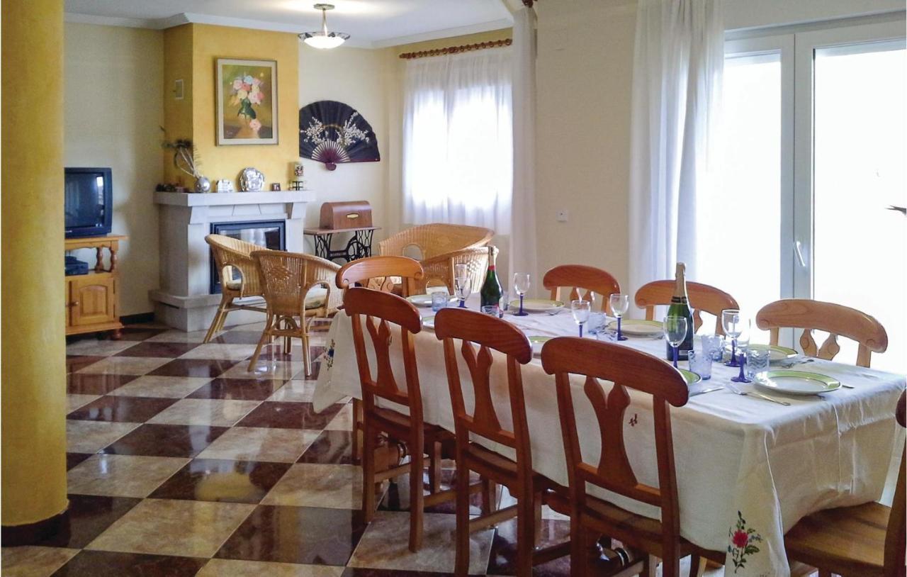 Awesome Home In Portman With Kitchen エクステリア 写真